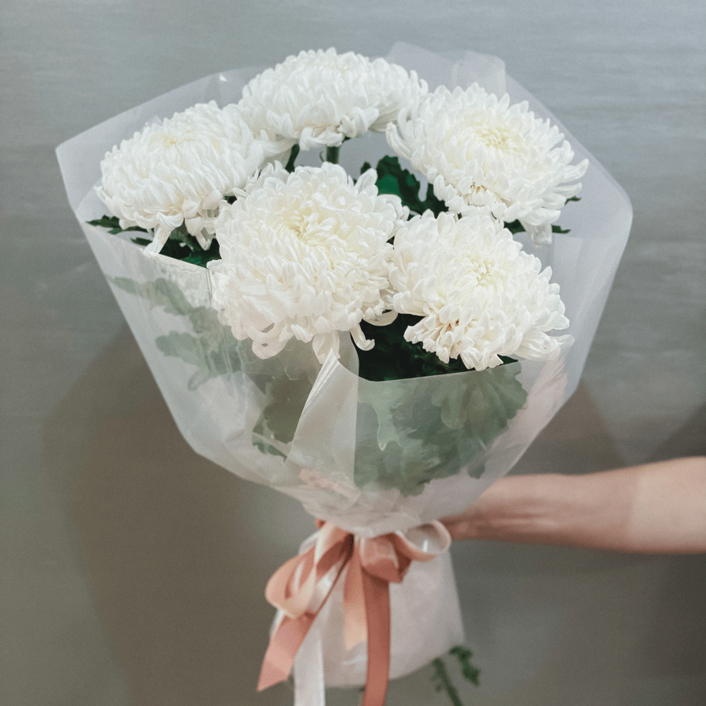 Букет «Белоснежные одноголовые хризантемы»