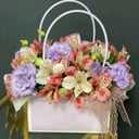 Коробка с цветами «Весна с эустомой и альстромерией»