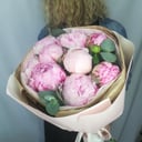 Букет розовых пионов