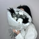 Black swan букет с диантусами и хлопком из гвоздик