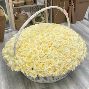 Букет роз в корзине