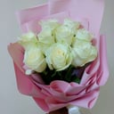 Букет из белых роз в нежной упаковке