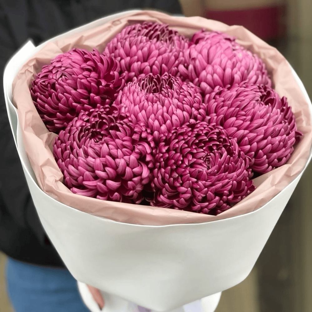 Стильный букет с хризантемой