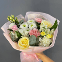 Букет «Таинственное очарование» из роз и гвоздик