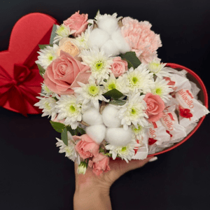 Композиция S Цветы и Рафаэлло из роз