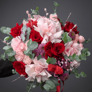 Гармония чувств букет с розами и эвкал