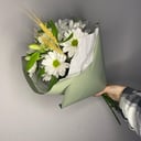 Букет «Белые хризантемы и альстромерия»