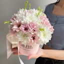 Шляпная коробка с цветами «Нежное облако» из хризантем