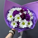 Букет «Сиреневая сласть» из хризантем и гвоздик