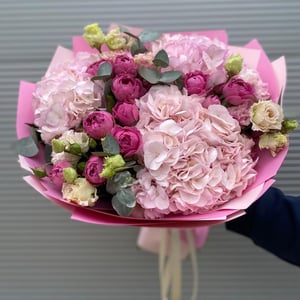 Букет из розовых гортензий