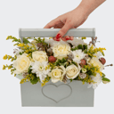 Коробка с цветами «Букет в кашпо Восхитительный миг» из роз и хризантем