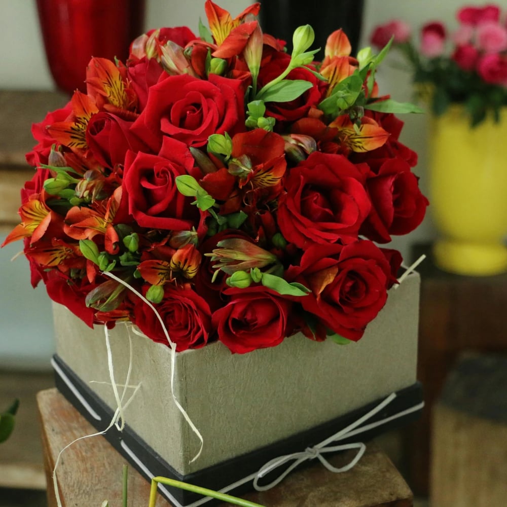 Arreglo floral en cesta