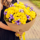 Букет «Мальдивы, стандартный» из ирисов и хризантем