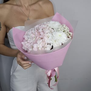 Букет "Дарина" из хризантем и гортензий