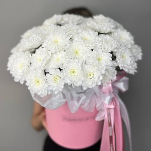 Шляпная коробка с цветами «Белое облако из хризантемы»