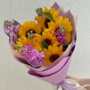 Букет «Оранжевое счастье» из подсолнухов и экзотических цветов