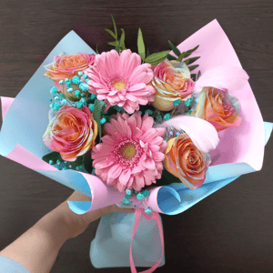 Букет «Ангел дня» из роз и гербер