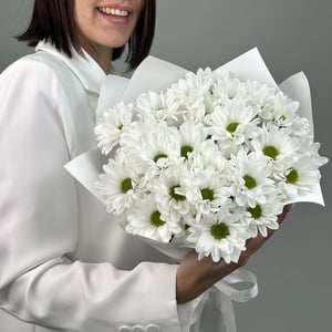 Букет из 5 белых кустовых хризантем