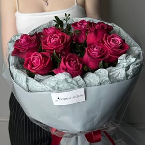 Яркий букет из 15 розовых роз