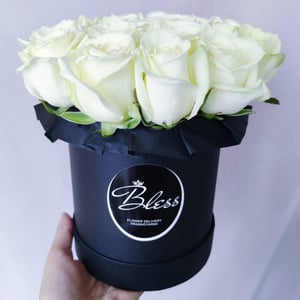 Импортная роза в шляпной коробочке