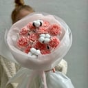 Букет с диантусами и хлопком из гвоздик