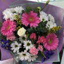 Букет «Игривая улыбка» из хризантем и гербер