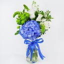 Траурный букет: гортензия, розы и хризантемы