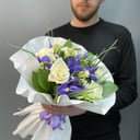 Букет «Артемида» из ирисов и фрезии