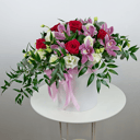 Hot couture: Hat box with red Roses