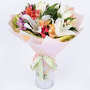 Букет «Радужные мечты» из альстромерий и лилий