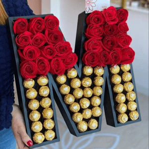 Набор цветов и конфет "М"