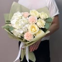 Авторский букет гортензия розы диантус