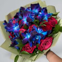 Букет из роз и орхидеи дендробиум