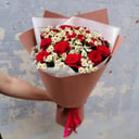 Авторский букет "Шоколадный поцелуй" из роз