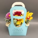 Коробка с цветами «Композиция "Вернисаж"» из хризантем и орхидей