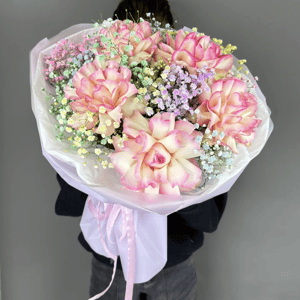 Букет " Радуга " из роз