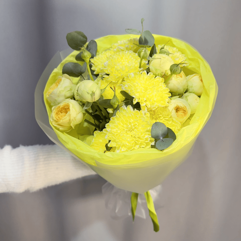 Букет «Лучик маминого солнышка» из роз и хризантем