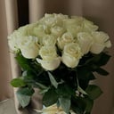 Букет «Белые розы под лентой»