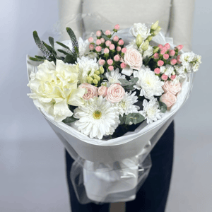 Букет «От всего сердца» из роз и хризантем