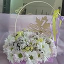 Цветы в корзинке из хризантем