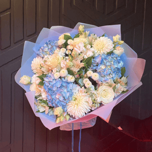 Авторский Букет Небесная Симфония из роз и эустом