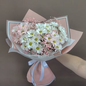 Букет «Хризантем и гипсофил Романтический вечер»