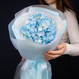 Моно букет с небесной гортензией