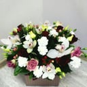 Композиция «Ароматы Парижа» из роз и орхидей