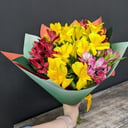 Букет ярких альстромерий