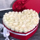 Композиция в форме сердца «Белый шик» из роз