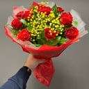 Букет «Эльторо» из роз и гипсофил