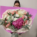 Букет «Гортензия и кустовая роза»