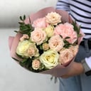 Букет «Амалия» из роз и гвоздик