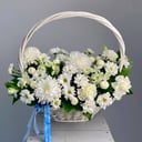 Корзина с цветами «Первые заморозки в саду» из альстромерий и хризантем